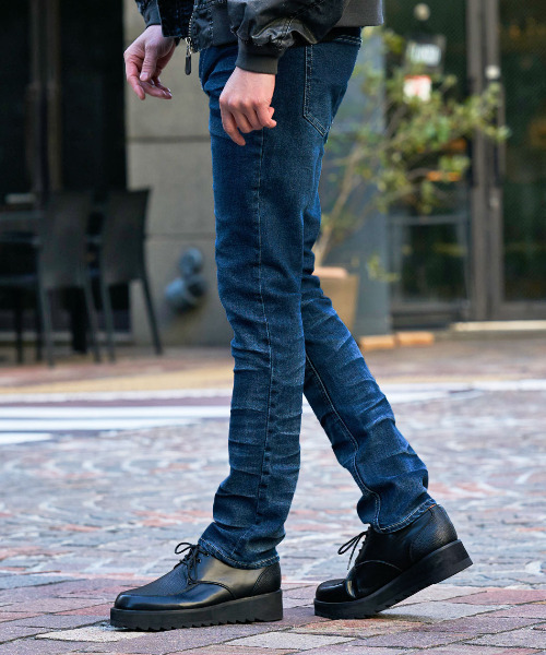 CavariA（キャバリア）の「『CavariA/キャバリア』立体ヒゲデニムパンツ（デニムパンツ・メンズ・ネイビー・XL/L/M）」の2枚目の写真