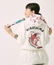 JEANS FACTORY （ジーンズファクトリー）の「[広島東洋カープ×JEANS FACTORY] バック刺繍ロゴ コラボレーションTシャツ【追加】（Tシャツ/カットソー）」