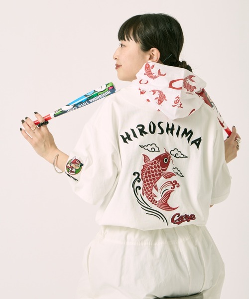 JEANS FACTORY （ジーンズファクトリー）の「[広島東洋カープ×JEANS FACTORY] バック刺繍ロゴ コラボレーションTシャツ【追加】（Tシャツ/カットソー・レディース・ホワイト/ホワイト系その他/レッド系その他/レッド・XL/L/M/S）」の3枚目の写真