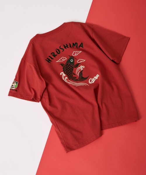JEANS FACTORY （ジーンズファクトリー）の「[広島東洋カープ×JEANS FACTORY] バック刺繍ロゴ コラボレーションTシャツ【追加】（Tシャツ/カットソー・レディース・ホワイト/ホワイト系その他/レッド系その他/レッド・XL/L/M/S）」の4枚目の写真