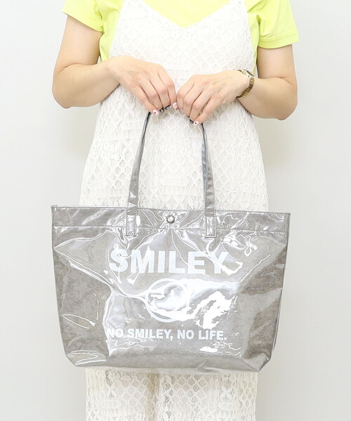 COOCO(クーコ)の「【SMILEY×COOCO】 PVCxペーパービッグトートバッグ/A4対応(トートバッグ・レディース・グレー/キャメル/オフホワイト・FREE)」の2枚目の写真