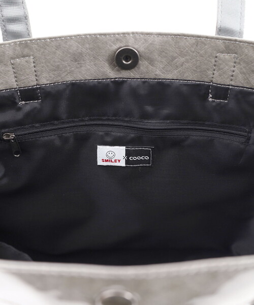 COOCO(クーコ)の「【SMILEY×COOCO】 PVCxペーパービッグトートバッグ/A4対応(トートバッグ・レディース・グレー/キャメル/オフホワイト・FREE)」の20枚目の写真