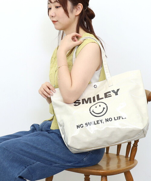 COOCO(クーコ)の「【SMILEY×COOCO】 PVCxペーパービッグトートバッグ/A4対応(トートバッグ・レディース・グレー/キャメル/オフホワイト・FREE)」の18枚目の写真