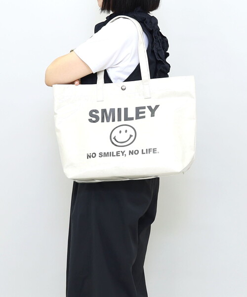 COOCO(クーコ)の「【SMILEY×COOCO】 PVCxペーパービッグトートバッグ/A4対応(トートバッグ・レディース・グレー/キャメル/オフホワイト・FREE)」の16枚目の写真