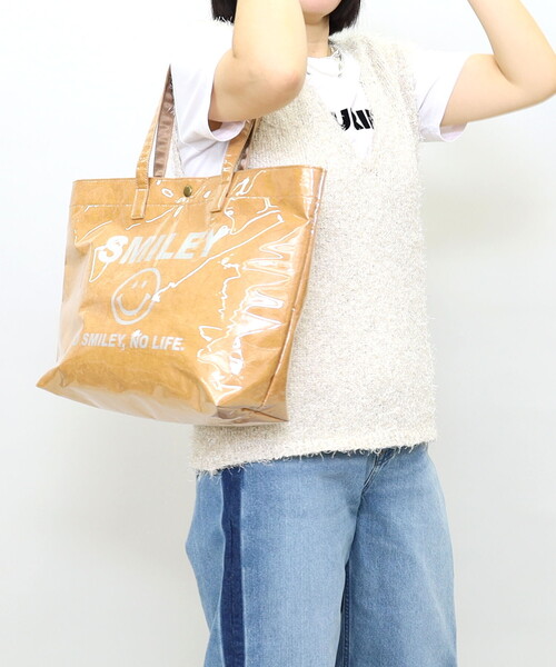 COOCO(クーコ)の「【SMILEY×COOCO】 PVCxペーパービッグトートバッグ/A4対応(トートバッグ・レディース・グレー/キャメル/オフホワイト・FREE)」の15枚目の写真