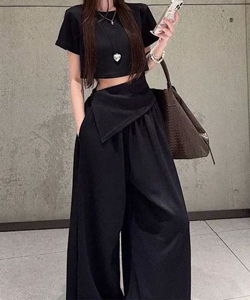 GLAMOROUS JANE(グラマラスジェーン)の「クロップド丈デザインTシャツ×ワイドパンツ 2点セットアップ(セットアップ・レディース・グレー/ブラック・M/L)」の3枚目の写真