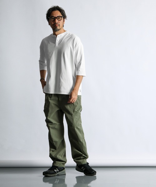 The DUFFER of ST.GEORGE（ザダファーオブセントジョージ）の「「AIR FLEX」RANDOM RIB KNIT 3/4 SLEEVE TEE ：高収縮機能素材「エアフレックス」ランダムリブ 7分袖Tシャツ / 高機能 / ストレッチ / UVカット / ドライタッチ / アンチピリング（Tシャツ/カットソー・メンズ・チャコールグレー/ブラック/ホワイト・X-LARGE/LARGE/MEDIUM/SMALL）」の5枚目の写真