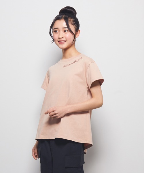 Right-on(ライトオン)の「VIVIAN BLUE(ヴィヴィアンブルー)ネックプリントバックタックTシャツ(Tシャツ/カットソー・キッズ・オフホワイト/オレンジ/ダークグレー・120/130/140/150/160/110)」の1枚目の写真