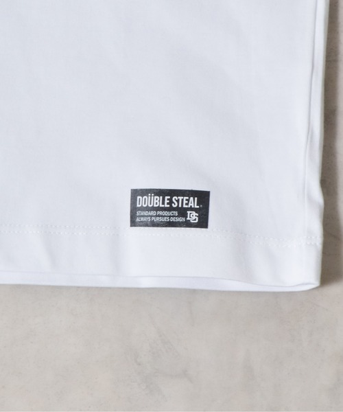 DOUBLE STEAL(ダブルスティール)の「DS6.5オンスロゴシールプリント付きオーバーサイズTシャツ(Tシャツ/カットソー・メンズ・ホワイト/スミクロ・MEDIUM/LARGE)」の6枚目の写真