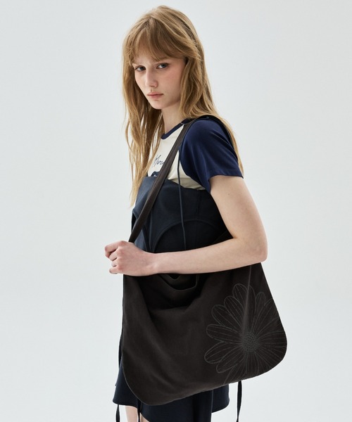 Mardi Mercredi(マルディメクルディ)の「ECO BAG FLOWER CRACKED / エコバッグ フラワー マルディ クラック(エコバッグ/サブバッグ・レディース・チャコールグレー/ネイビー・FREE)」の2枚目の写真