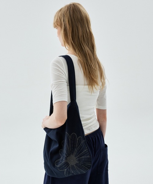 Mardi Mercredi(マルディメクルディ)の「ECO BAG FLOWER CRACKED / エコバッグ フラワー マルディ クラック(エコバッグ/サブバッグ・レディース・チャコールグレー/ネイビー・FREE)」の4枚目の写真