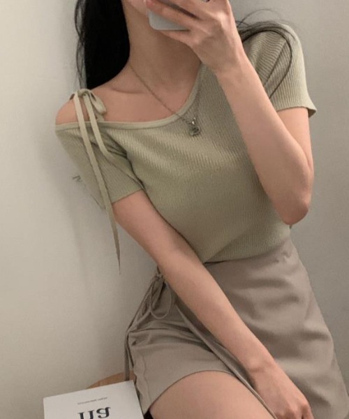 semplice(センプリチェ)の「Tシャツ【韓国ファッション】(Tシャツ/カットソー・レディース・グリーン/ピンク/ネイビー/ベージュ・F)」の2枚目の写真