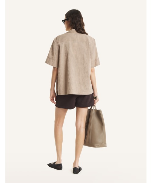 Maison Kitsune(メゾンキツネ)の「STRIPED RESORT SHIRT(シャツ/ブラウス・レディース・グレー/ブラウン・38/36/34)」の14枚目の写真