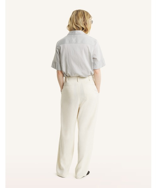 Maison Kitsune(メゾンキツネ)の「STRIPED RESORT SHIRT(シャツ/ブラウス・レディース・グレー/ブラウン・38/36/34)」の7枚目の写真