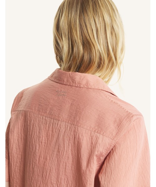 Maison Kitsune(メゾンキツネ)の「STRIPED RESORT SHIRT(シャツ/ブラウス・レディース・グレー/ブラウン/コーラル・38/36/34/40)」の21枚目の写真
