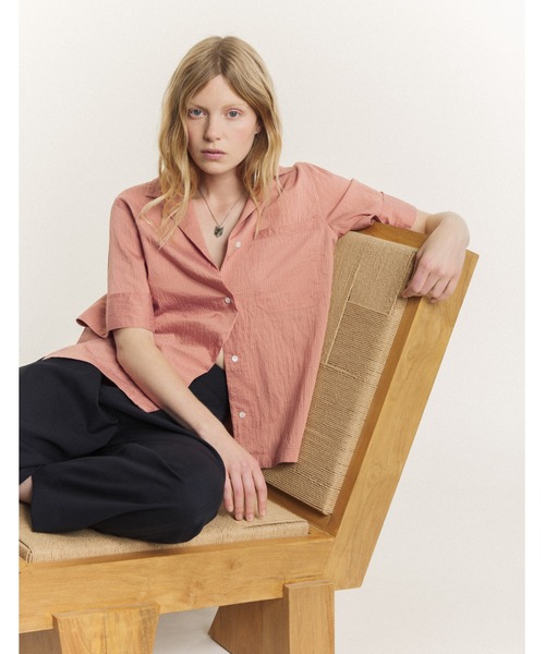 Maison Kitsune(メゾンキツネ)の「STRIPED RESORT SHIRT(シャツ/ブラウス・レディース・グレー/ブラウン/コーラル・38/36/34/40)」の22枚目の写真