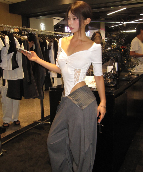 ETRE AU SOMMET(エトレオソメ)の「Bust Line Lace Bodysuit (White)(Tシャツ/カットソー・レディース・ホワイト・FREE)」の1枚目の写真