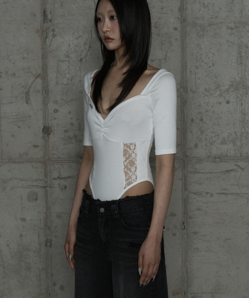 ETRE AU SOMMET(エトレオソメ)の「Bust Line Lace Bodysuit (White)(Tシャツ/カットソー・レディース・ホワイト・FREE)」の9枚目の写真