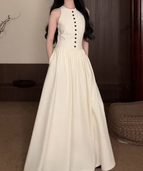 AMAJI(アマジ)の「ノースリーブ フレア ワンピース(ワンピース・レディース・ベージュ・SMALL/MEDIUM/LARGE/X-LARGE)」の3枚目の写真