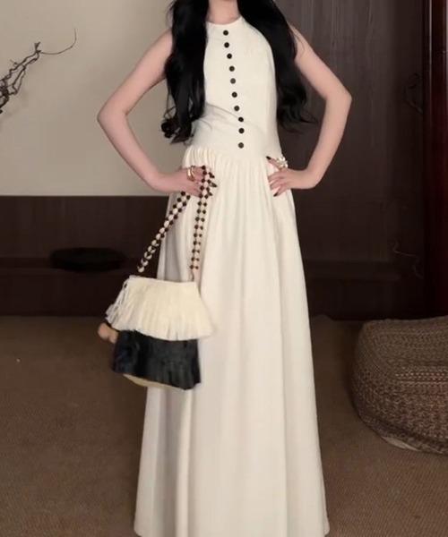 AMAJI(アマジ)の「ノースリーブ フレア ワンピース(ワンピース・レディース・ベージュ・SMALL/MEDIUM/LARGE/X-LARGE)」の2枚目の写真