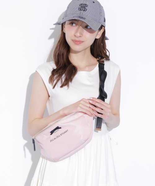 JILL by JILL STUART(ジルバイジルスチュアート)の「<RIBBONシリーズ>リボンショルダーボディバッグ(ボディバッグ/ウエストポーチ・レディース・ブラック/ピンク・FREE)」の11枚目の写真