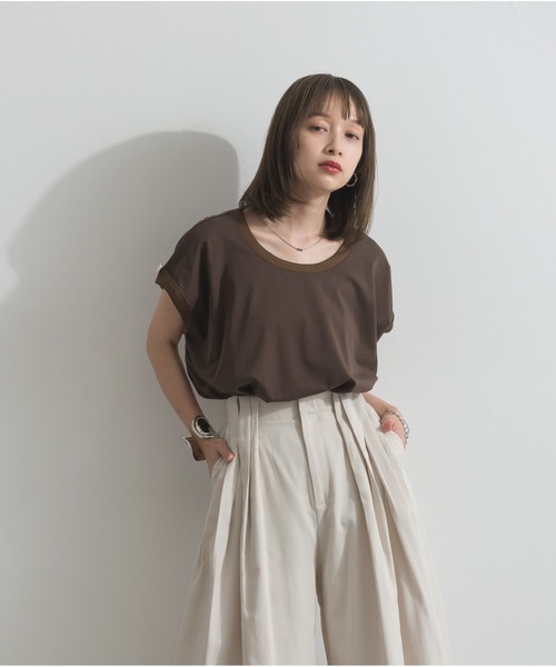 OandI(オーアンドアイ)の「サテン部分使いアシメチュニックTシャツ(Tシャツ/カットソー・レディース・チャコール/ブラウン・M)」の10枚目の写真
