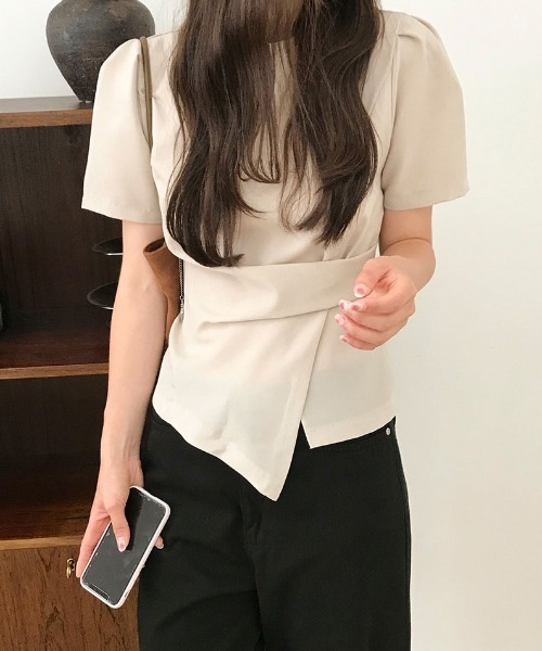 Aelina（エリナ）の「パフスリーブイレギュラートップス（Tシャツ/カットソー・レディース・ブラック/ベージュ・FREE）」の9枚目の写真
