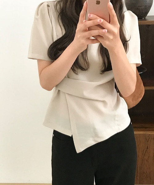 Aelina（エリナ）の「パフスリーブイレギュラートップス（Tシャツ/カットソー・レディース・ブラック/ベージュ・FREE）」の11枚目の写真