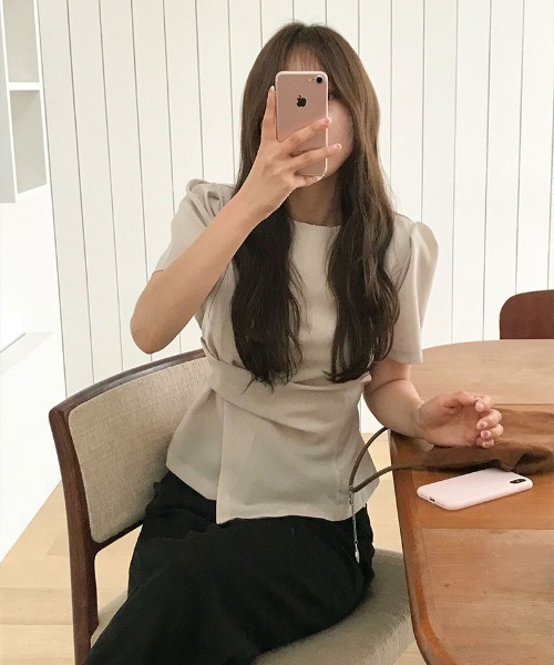 Aelina（エリナ）の「パフスリーブイレギュラートップス（Tシャツ/カットソー・レディース・ブラック/ベージュ・FREE）」の19枚目の写真