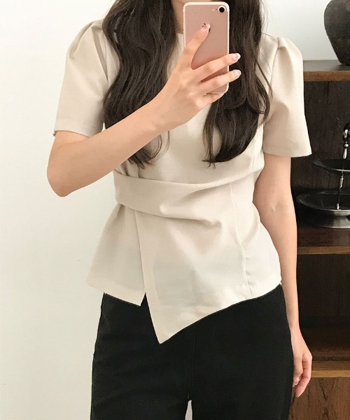 Aelina（エリナ）の「パフスリーブイレギュラートップス（Tシャツ/カットソー・レディース・ブラック/ベージュ・FREE）」の12枚目の写真