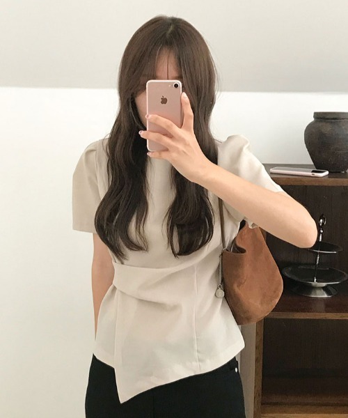 Aelina（エリナ）の「パフスリーブイレギュラートップス（Tシャツ/カットソー・レディース・ブラック/ベージュ・FREE）」の13枚目の写真