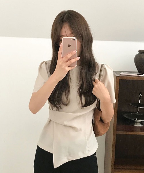 Aelina（エリナ）の「パフスリーブイレギュラートップス（Tシャツ/カットソー・レディース・ブラック/ベージュ・FREE）」の14枚目の写真