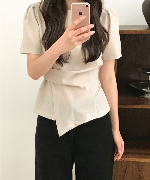 Aelina（エリナ）の「パフスリーブイレギュラートップス（Tシャツ/カットソー・レディース・ブラック/ベージュ・FREE）」の8枚目の写真