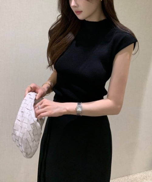 CHUL(チュル)の「フレンチスリーブハイネックリブニット(ニット/セーター・レディース・グレー/ブラック/ホワイト・FREE)」の2枚目の写真