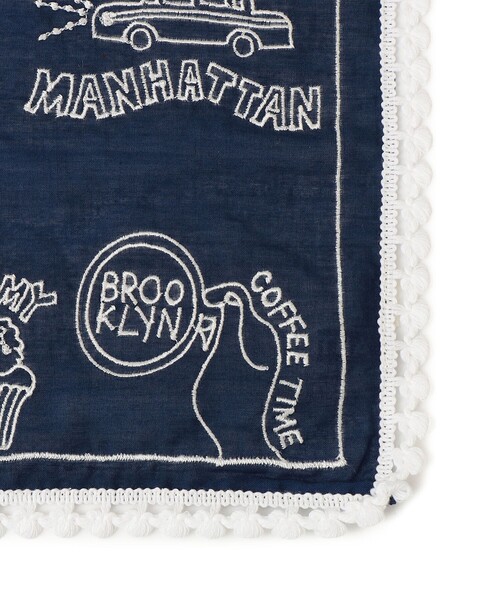 SHIPS(シップス)の「ANATHA: NEW YORK 刺繍 バンダナ スカーフ(ストール/ショール・レディース・ライトホワイト/ネイビー・ONE SIZE)」の3枚目の写真