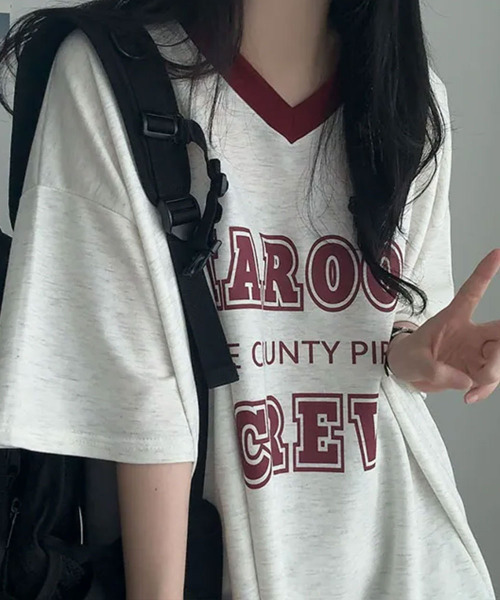 VIVID LADY(ビビッドレディー)の「カレッジロゴ Vネック 半袖Tシャツ(Tシャツ/カットソー・レディース・ブラック/グリーン/ライトベージュ・FREE)」の6枚目の写真