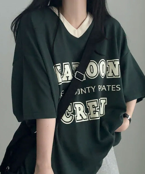 VIVID LADY(ビビッドレディー)の「カレッジロゴ Vネック 半袖Tシャツ(Tシャツ/カットソー・レディース・ブラック/グリーン/ライトベージュ・FREE)」の8枚目の写真