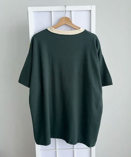 VIVID LADY(ビビッドレディー)の「カレッジロゴ Vネック 半袖Tシャツ(Tシャツ/カットソー・レディース・ブラック/グリーン/ライトベージュ・FREE)」の15枚目の写真