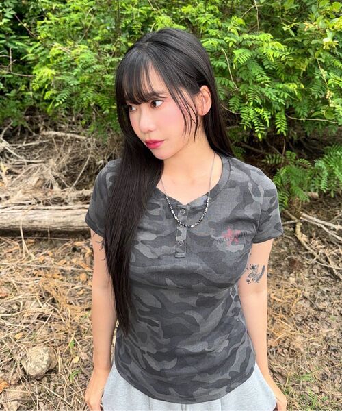 HOODHOOD（フッドフッド）の「スターロゴカモヘンリーネック半袖Tシャツカーキ（Tシャツ/カットソー・レディース・その他・FREE）」の2枚目の写真