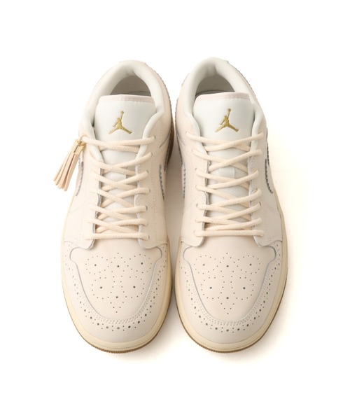 JORDAN BRAND(ジョーダンブランド)の「JORDAN BRAND WMNS AIR JORDAN 1 LOW SE / ジョーダンブランド ウィメンズ エア ジョーダン 1 LOW SE / NIKE【SP】(スニーカー・レディース・ベージュ・26.0cm/26.5cm/27.0cm/27.5cm/28.0cm/28.5cm/29.0cm)」の3枚目の写真