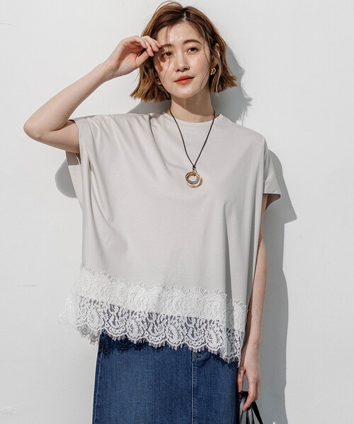 23区 S（ニジュウサンクチイサイサイズ）の「コットンフォルムレースコンビ カットソー（Tシャツ/カットソー・レディース・ホワイト系/グレー系/ライトグレー系・32）」の2枚目の写真