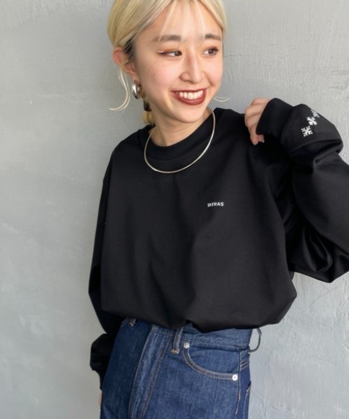 TATRAS（タトラス）の「【WEB先行予約】[TATRAS/タトラス] SICADO ワンポイントロゴ ロングスリーブTシャツ（Tシャツ/カットソー・レディース・ブラック/ホワイト・2/1/3）」の2枚目の写真
