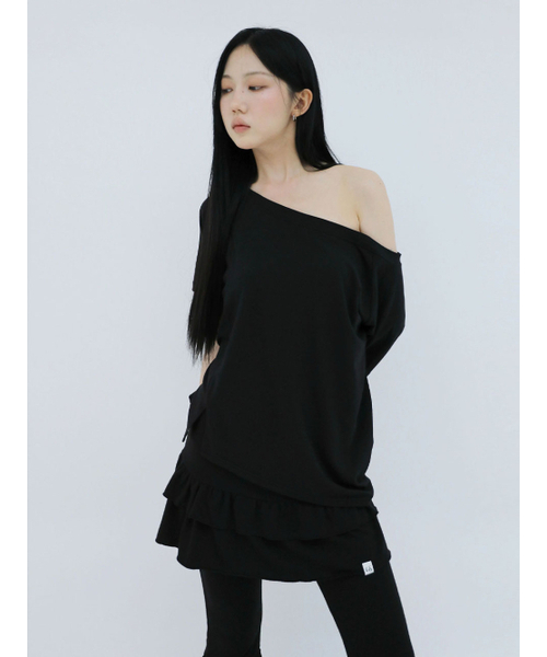 UGLY SHADOW(アグリーシャドウ)の「アンバランスボタンショルダートップス(ブラック)(Tシャツ/カットソー・レディース・その他・FREE)」の1枚目の写真