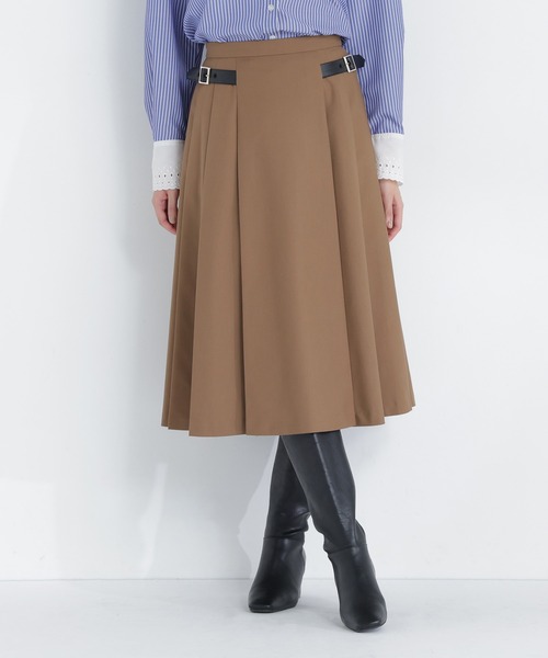 NATURAL BEAUTY BASIC(ナチュラルビューティーベーシック)の「<CanCam.jp掲載>サイドベルトプリーツスカート(スカート・レディース・チャコールグレー/キャメル・MEDIUM/SMALL)」の2枚目の写真