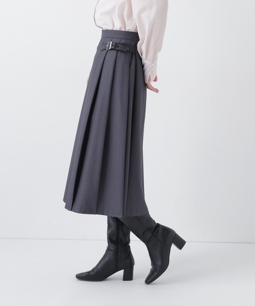 NATURAL BEAUTY BASIC(ナチュラルビューティーベーシック)の「<CanCam.jp掲載>サイドベルトプリーツスカート(スカート・レディース・チャコールグレー/キャメル・MEDIUM/SMALL)」の15枚目の写真