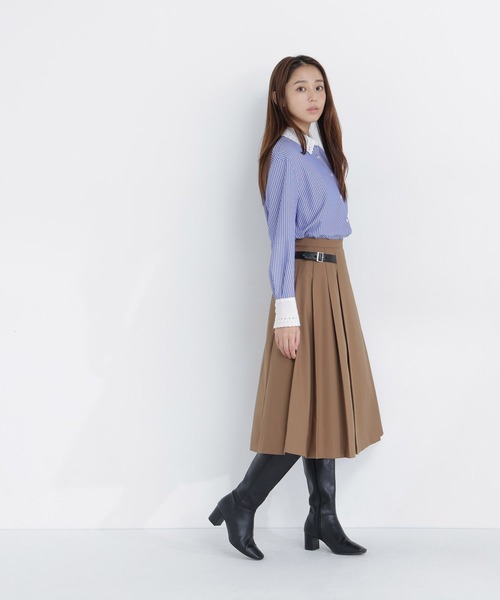 NATURAL BEAUTY BASIC(ナチュラルビューティーベーシック)の「<CanCam.jp掲載>サイドベルトプリーツスカート(スカート・レディース・チャコールグレー/キャメル・MEDIUM/SMALL)」の4枚目の写真