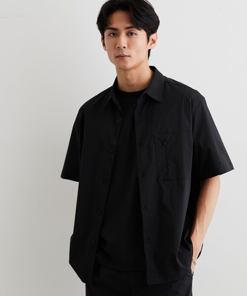 THE SHOP TK (ザ ショップ ティーケー )の「【接触冷感/洗濯機OK/セットアップ可】ナイロンストレッチ半袖シャツ(シャツ/ブラウス・メンズ・ブラック/ダークグレー・04/03/02)」の2枚目の写真