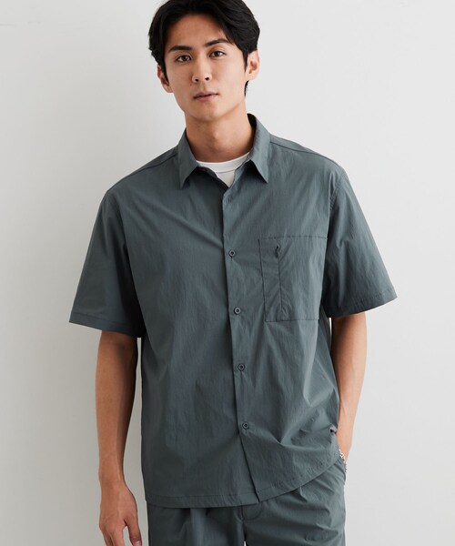 THE SHOP TK (ザ ショップ ティーケー )の「【接触冷感/洗濯機OK/セットアップ可】ナイロンストレッチ半袖シャツ(シャツ/ブラウス・メンズ・ブラック/ダークグレー・04/03/02)」の3枚目の写真