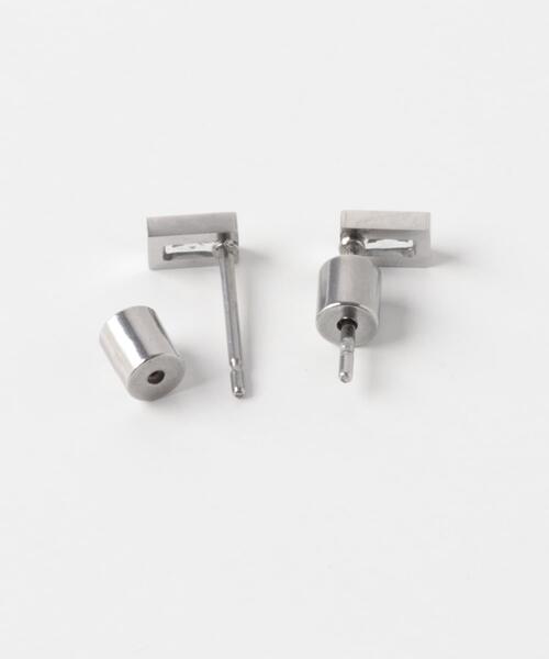 SMELLY(スメリー)の「ステンレスレクタングルプチビジューピアス(ピアス(両耳用)・レディース・ゴールド/シルバー・-)」の5枚目の写真
