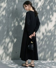 ポンチ素材Ｖネックロングワンピース［Soiunique］